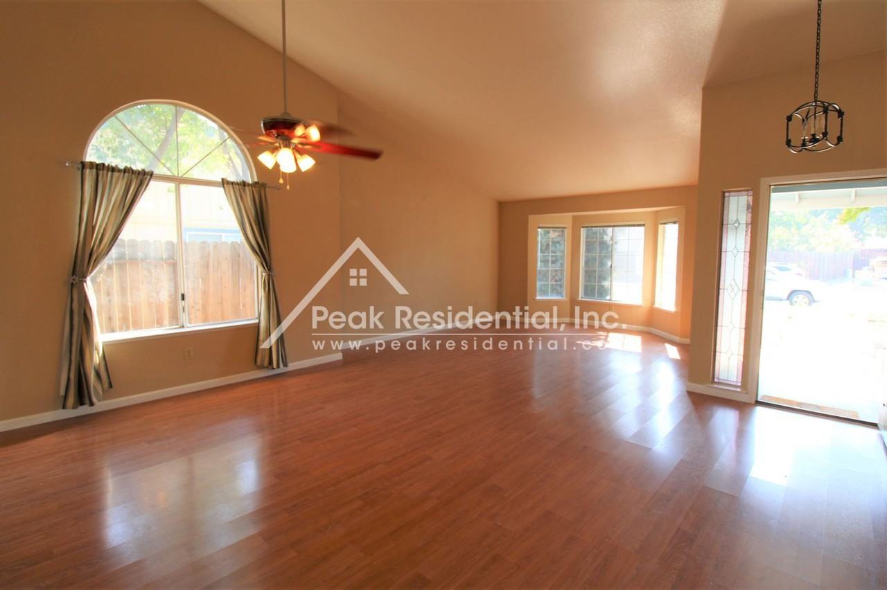 103 Dyrell Way - Photo 3 of 28