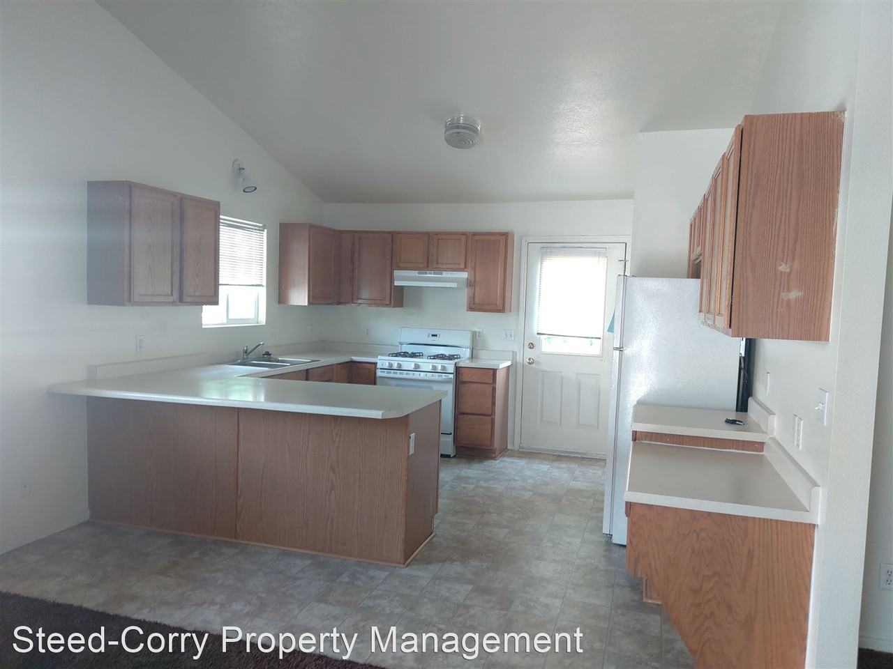 Student  Housing Available - Photo 2 of 8
