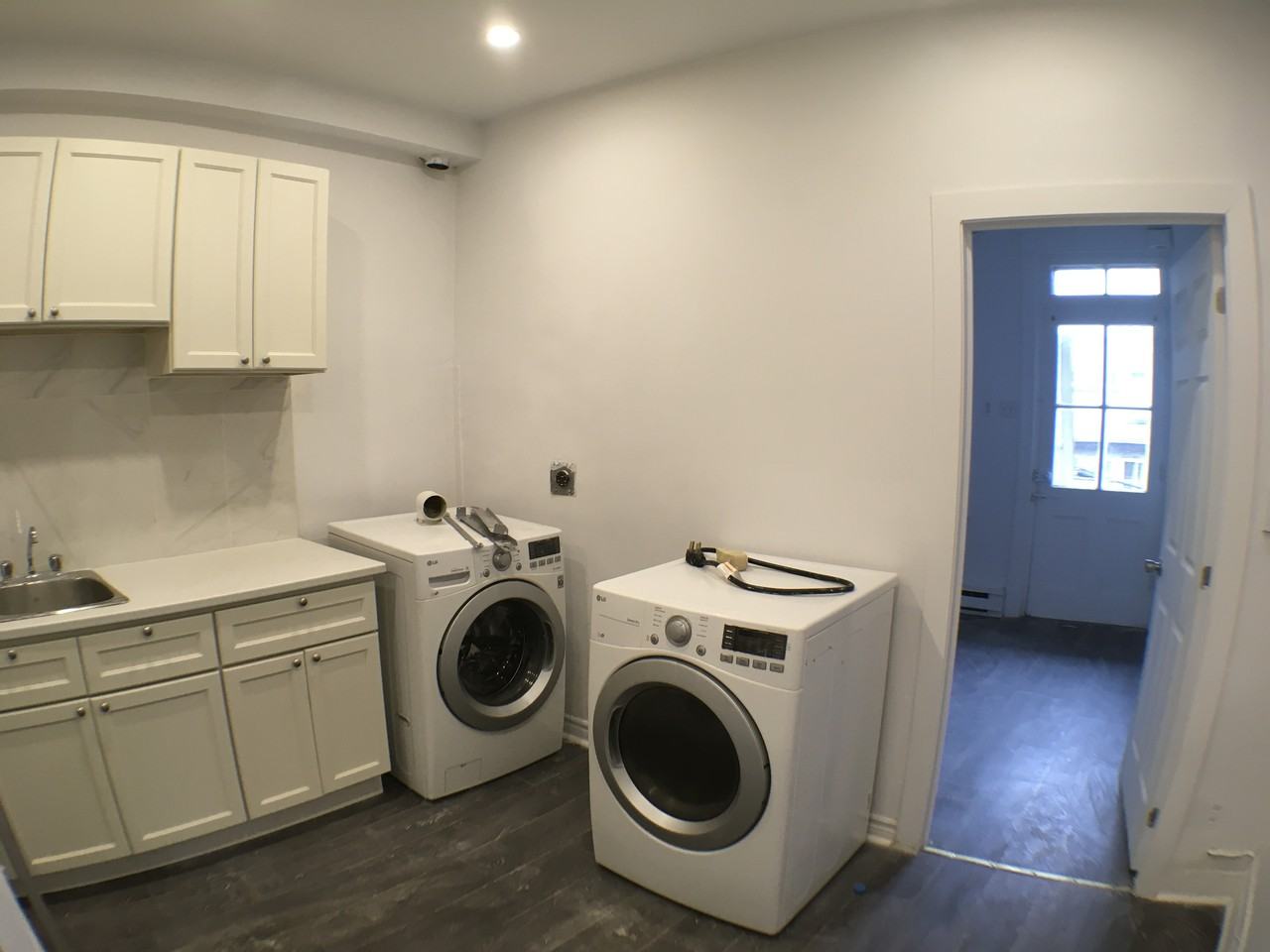 6042B Av Du Parc - Photo 2 of 10