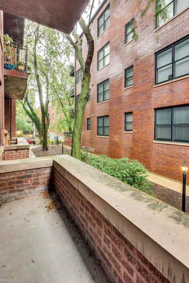 709713 W Barry 709 W Barry Ave, Chicago, IL 60657 Apartment for