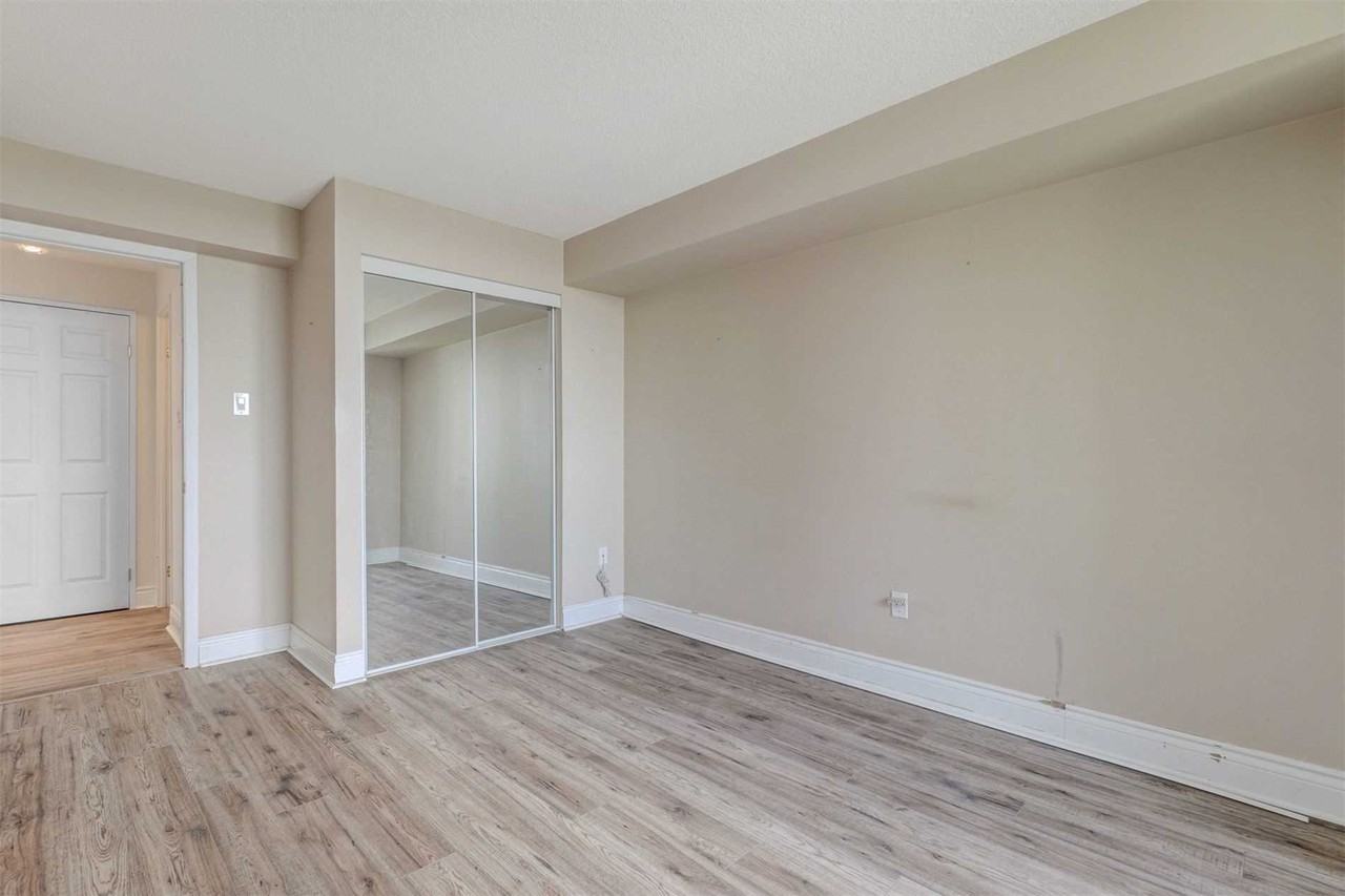 330 Rathburn Road West - Photo 3 of 10