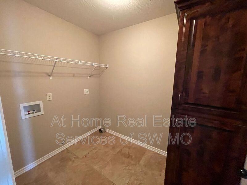 1298 S Venice Ave - Photo 6 of 15