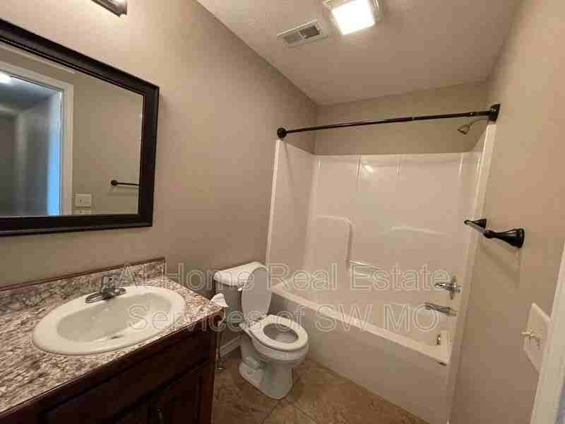 1298 S Venice Ave - Photo 7 of 15