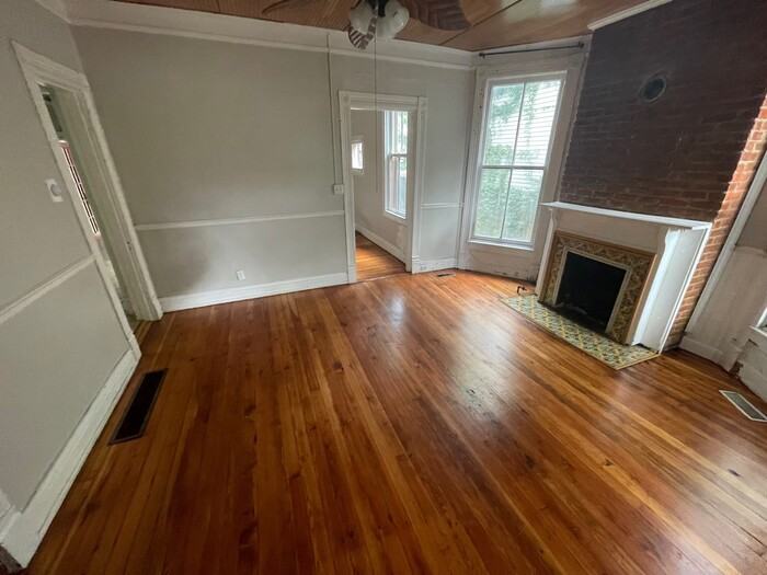 1405 Morton Ave - Photo 2 of 8