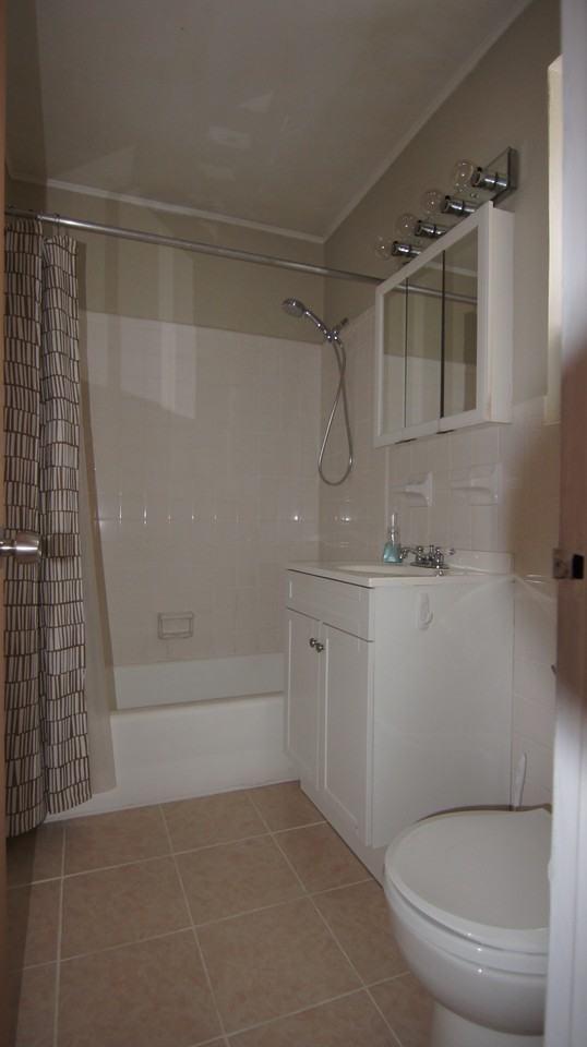 223 Pennsylvania Ave - Photo 3 of 10