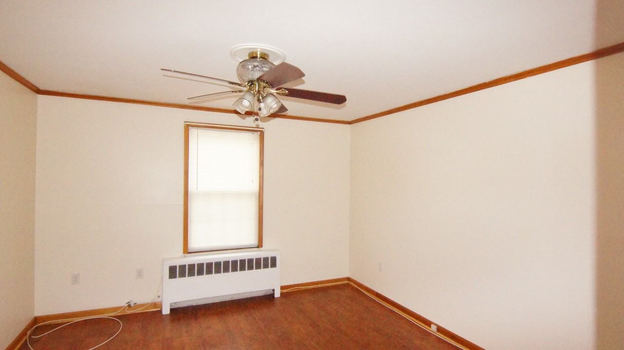 223 Pennsylvania Ave - Photo 2 of 10