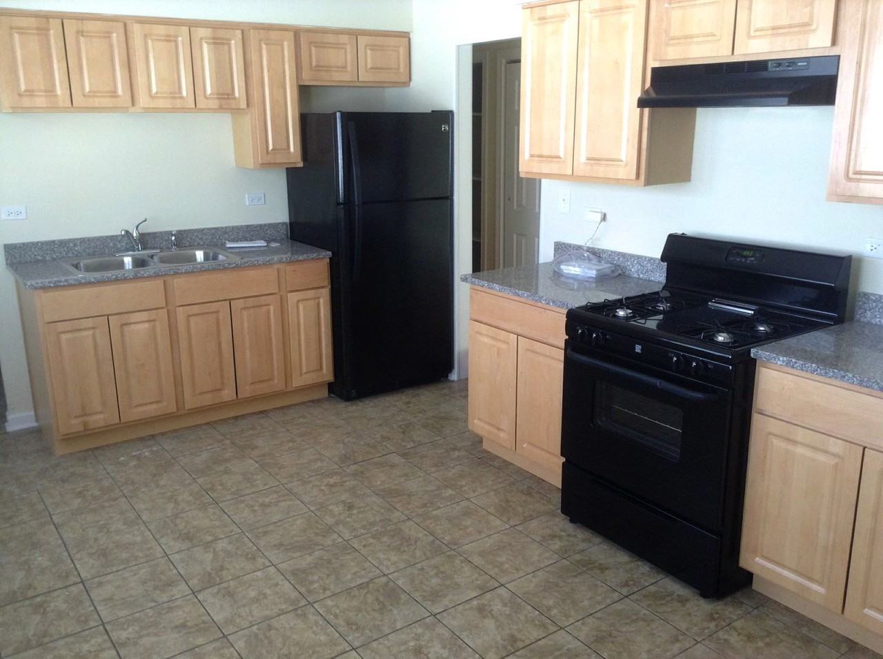 552 Irving Pl - Photo 3 of 16