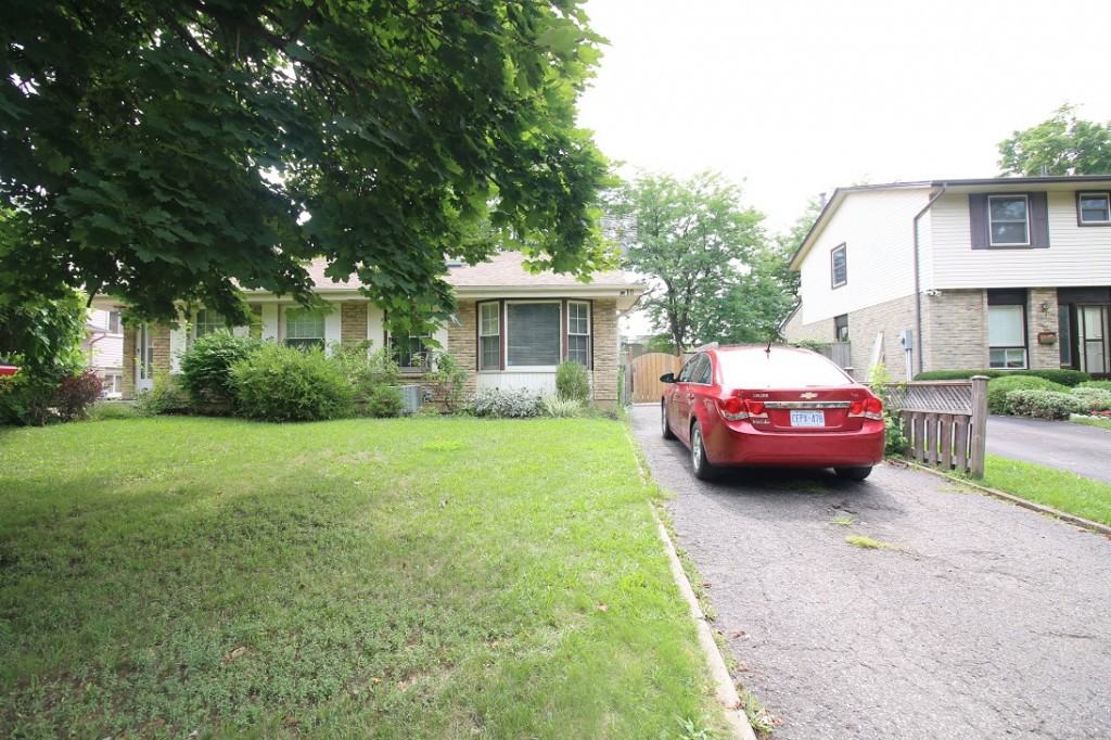 10 Leaside Dr, St. Catharines, ON L2M 4G5 3 Bedroom Apartment for