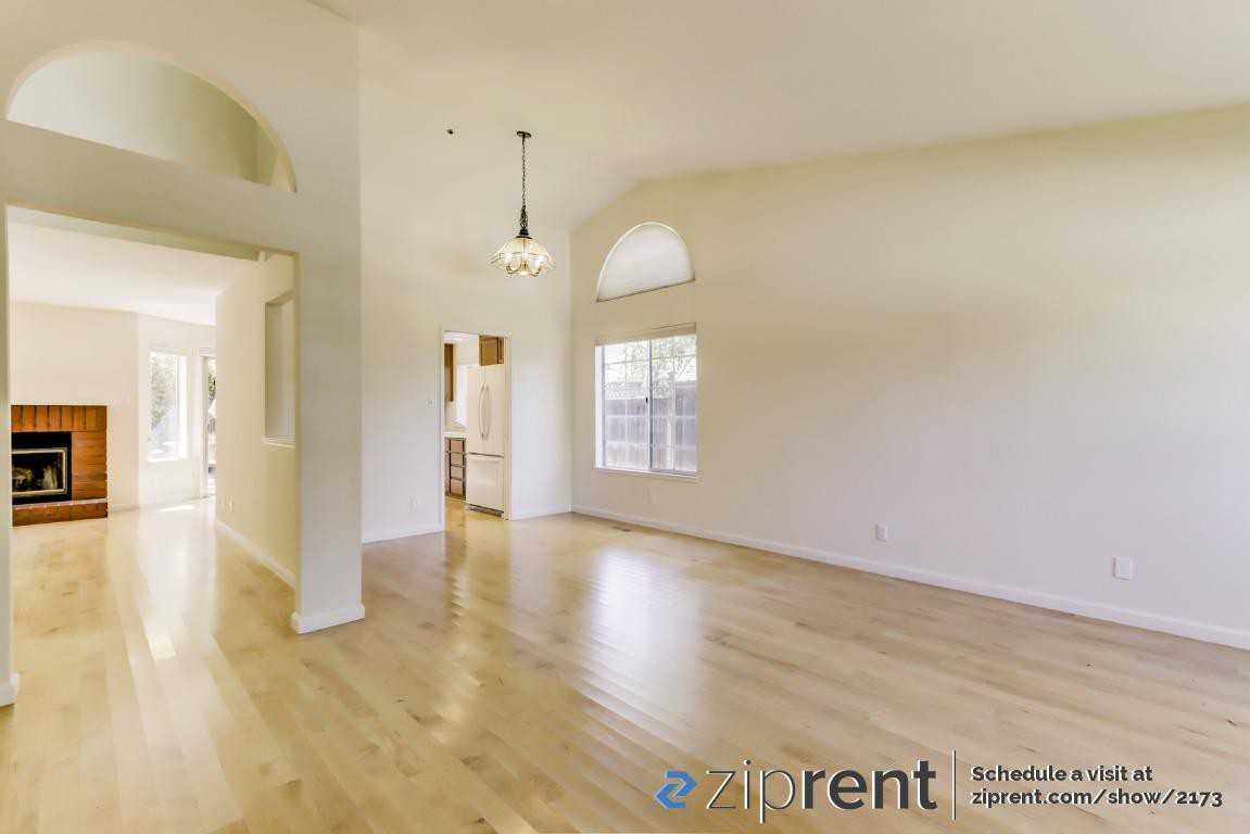 55 Bayport Ct - Photo 3 of 20