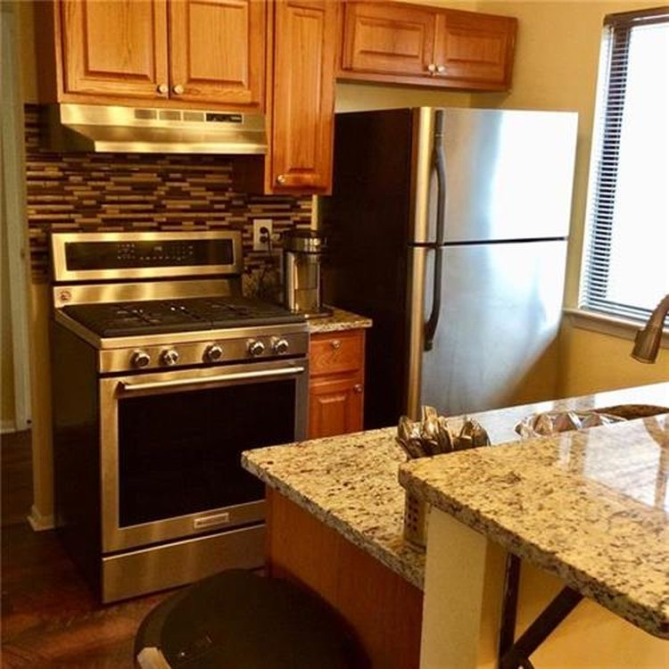 1 Park Gate Condo - Photo 3 of 21