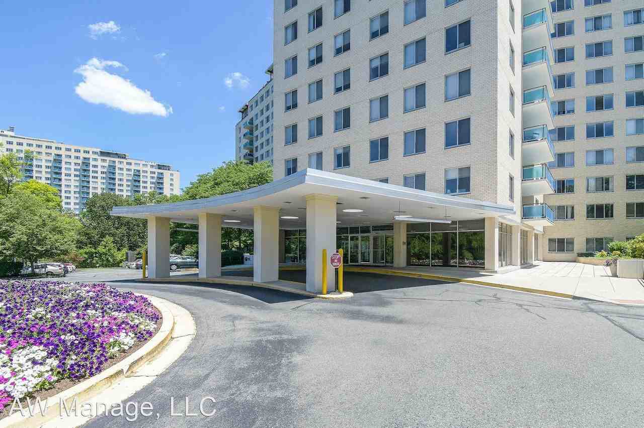 10401 Grosvenor Pl 307, North Bethesda, MD 20852 Studio Apartment