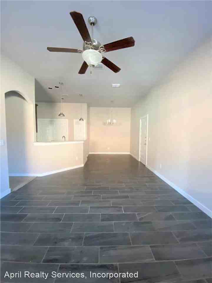 210/212 Hidden Springs Dr - Photo 3 of 11