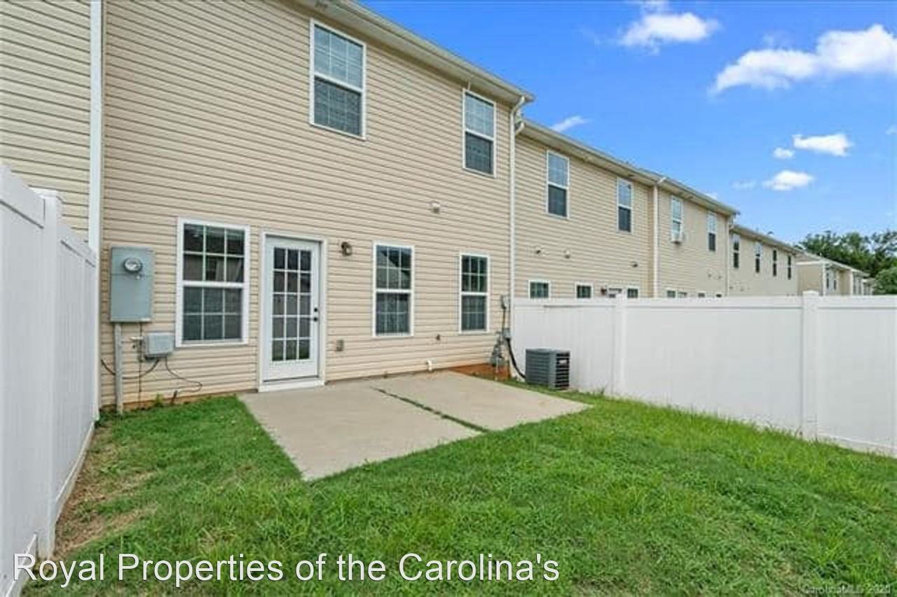 2420 Silverthorn Dr - Photo 2 of 13