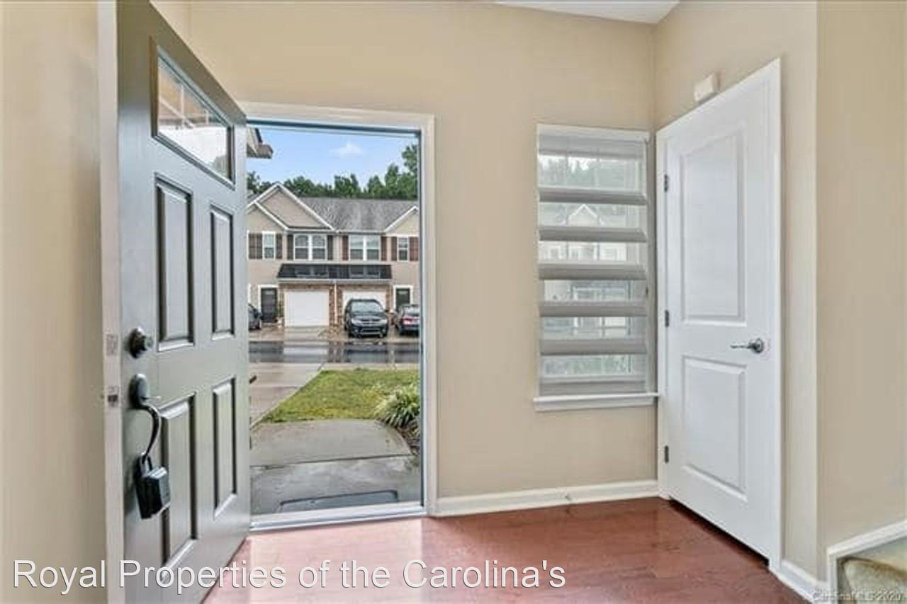 2420 Silverthorn Dr - Photo 3 of 13