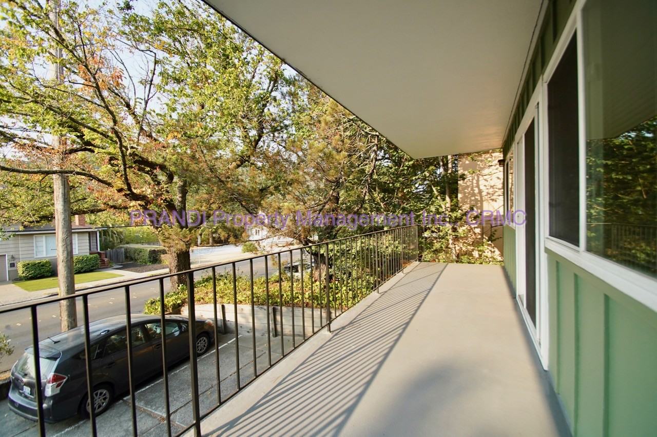 1562 Sir Francis Drake Blvd - Photo 3 of 6