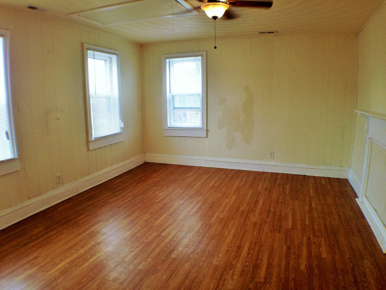 211 W 27Th St - Photo 2 of 10