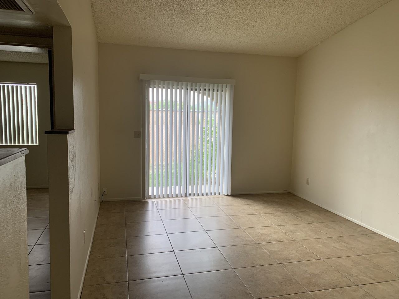 1409 N El Rio Dr - Photo 3 of 9