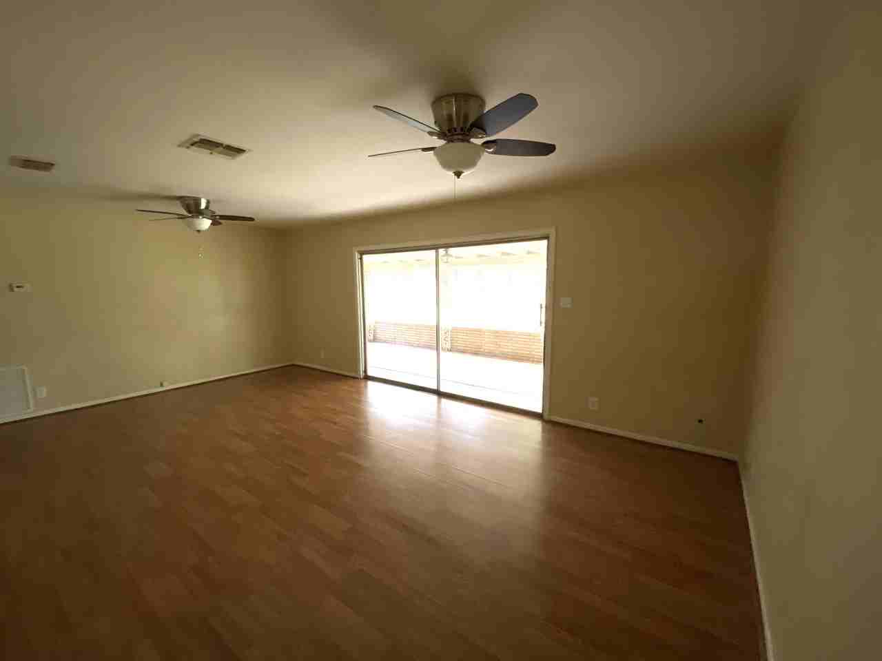 1008 Abilene St - Photo 2 of 9