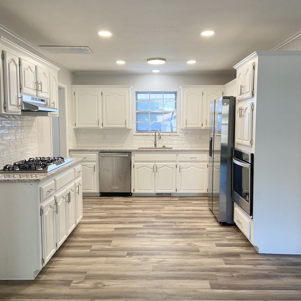 929 N Juniper St - Photo 3 of 37