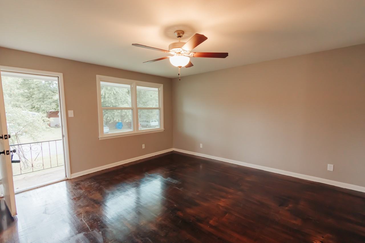 2402 Wilshire Dr - Photo 2 of 7