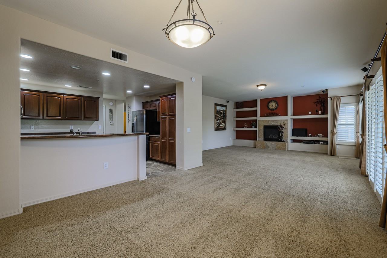 20121 North 76th Street #2052 - Photo 7 of 27