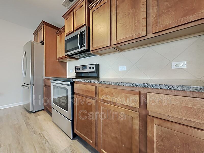 8188 Thornton St - Photo 3 of 21