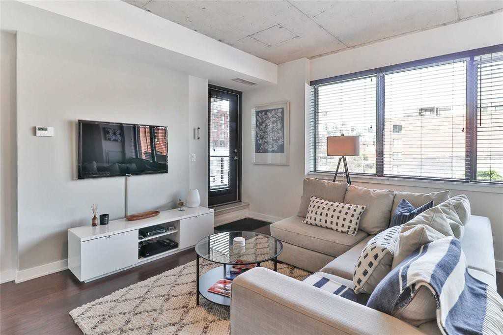 400 Wellington Street West #510