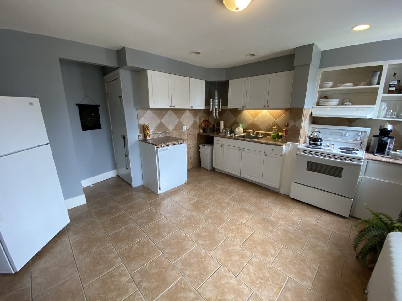 863 Marentette Ave - Photo 3 of 16