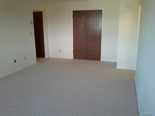 44 Foxwood Cir - Photo 3 of 23