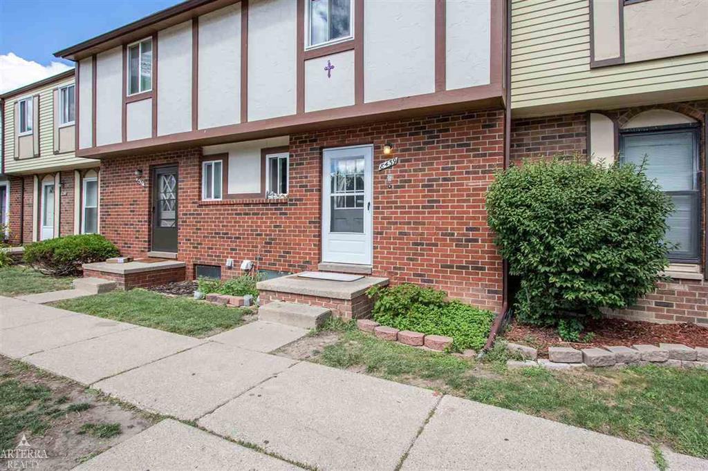 8439 Hickory Dr - Photo 2 of 7