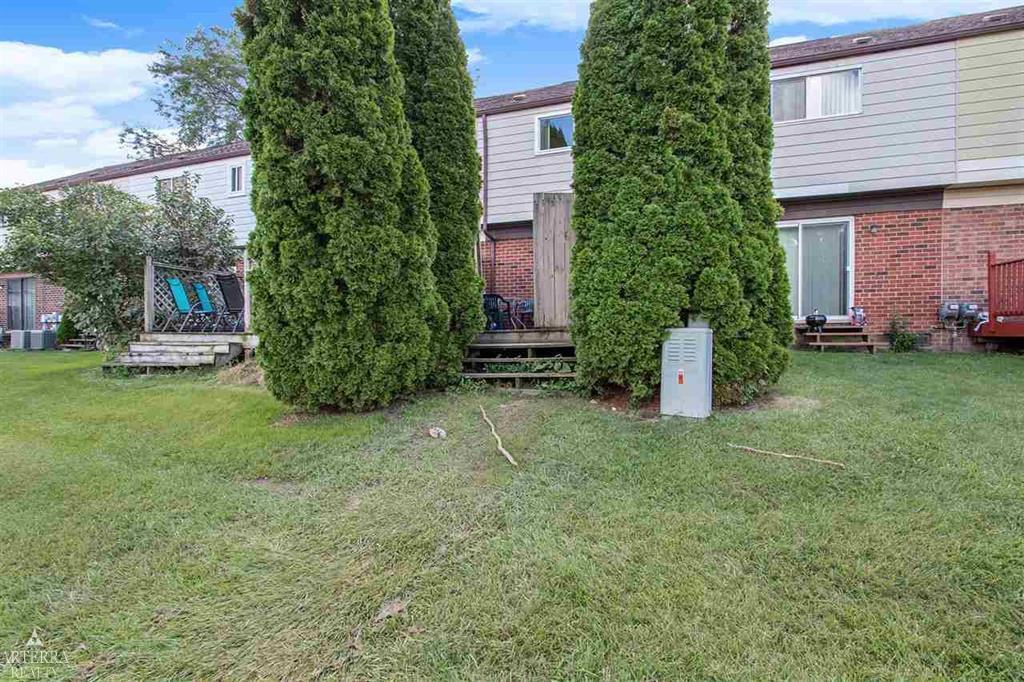 8439 Hickory Dr - Photo 3 of 7