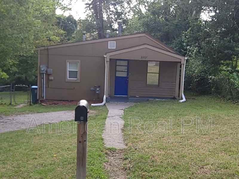 2207 S Glenwood Ave - Photo 3 of 28