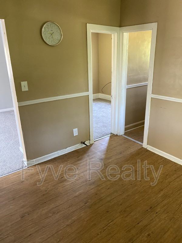 10613 Manor Ave Uppr - Photo 2 of 17