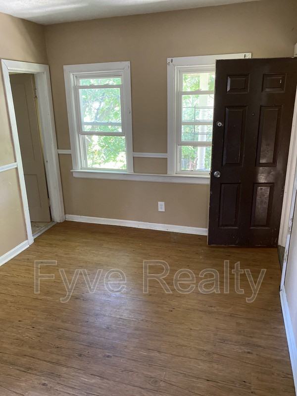 10613 Manor Ave Uppr - Photo 3 of 17