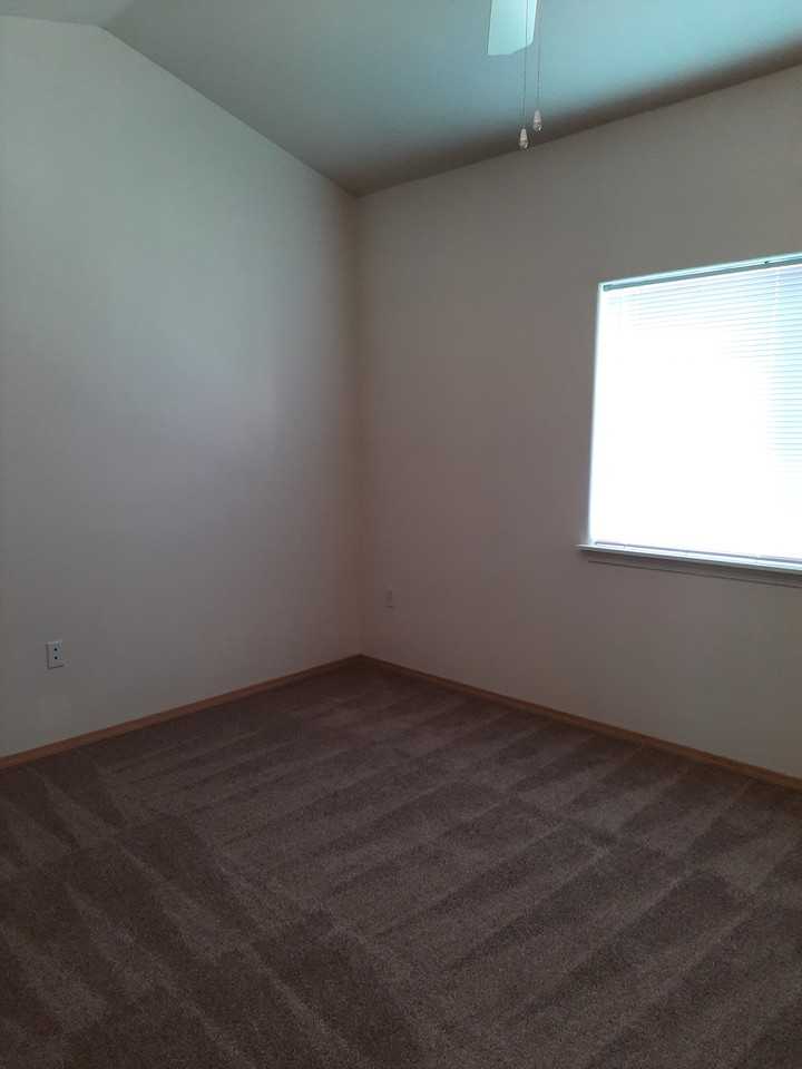 Sunnyview Manor - Photo 3 of 38