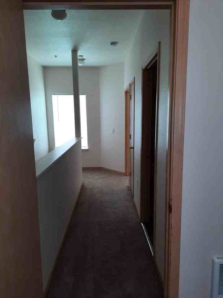 Sunnyview Manor - Photo 5 of 38