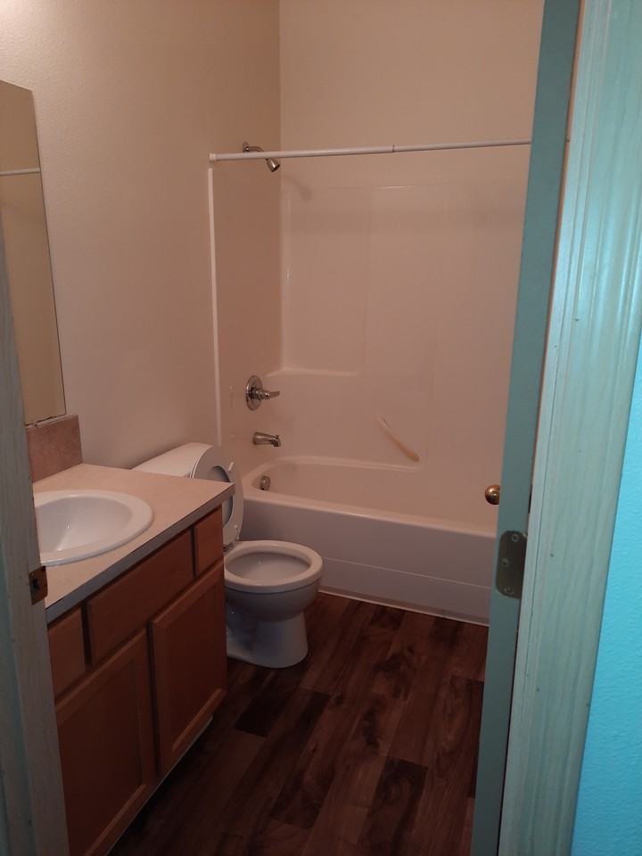 Sunnyview Manor - Photo 4 of 38