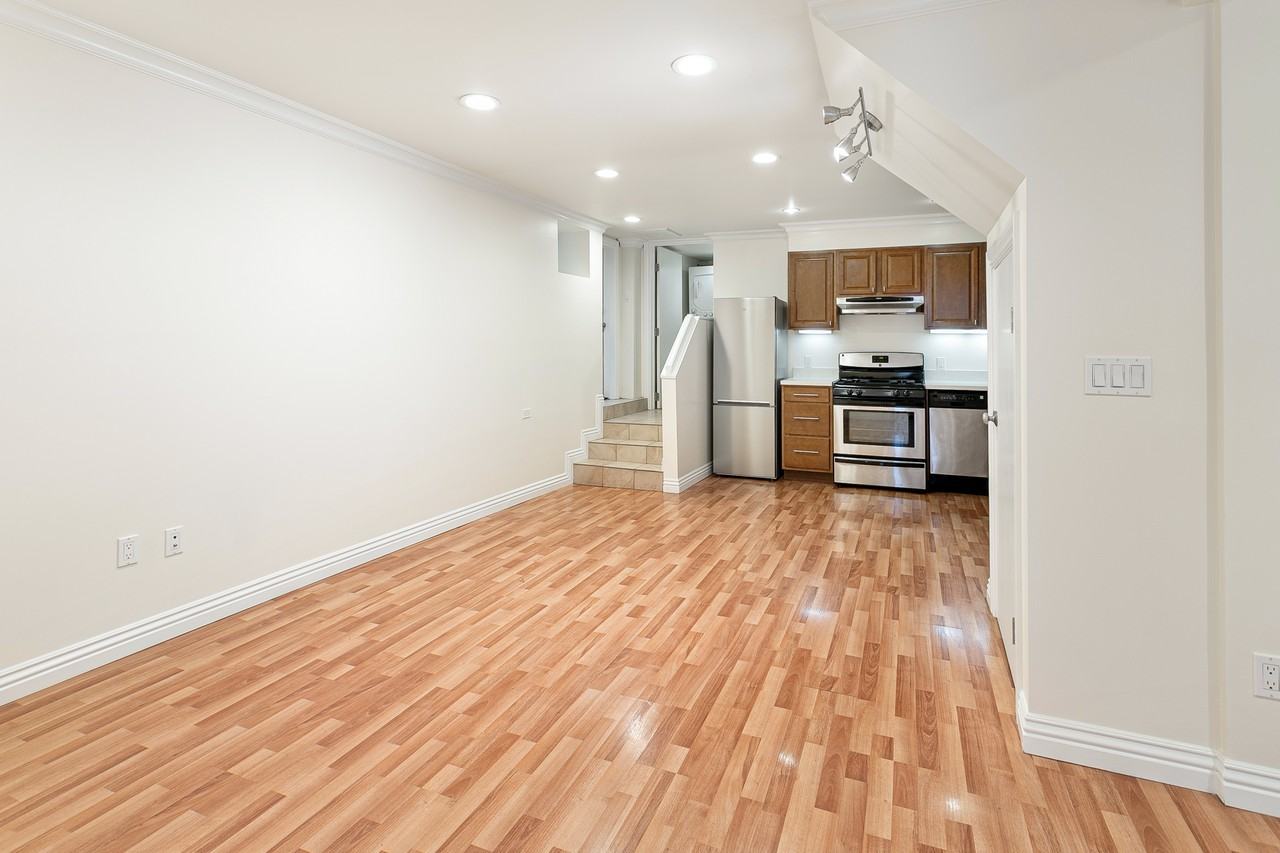 284 Chenery Street - Photo 2 of 12