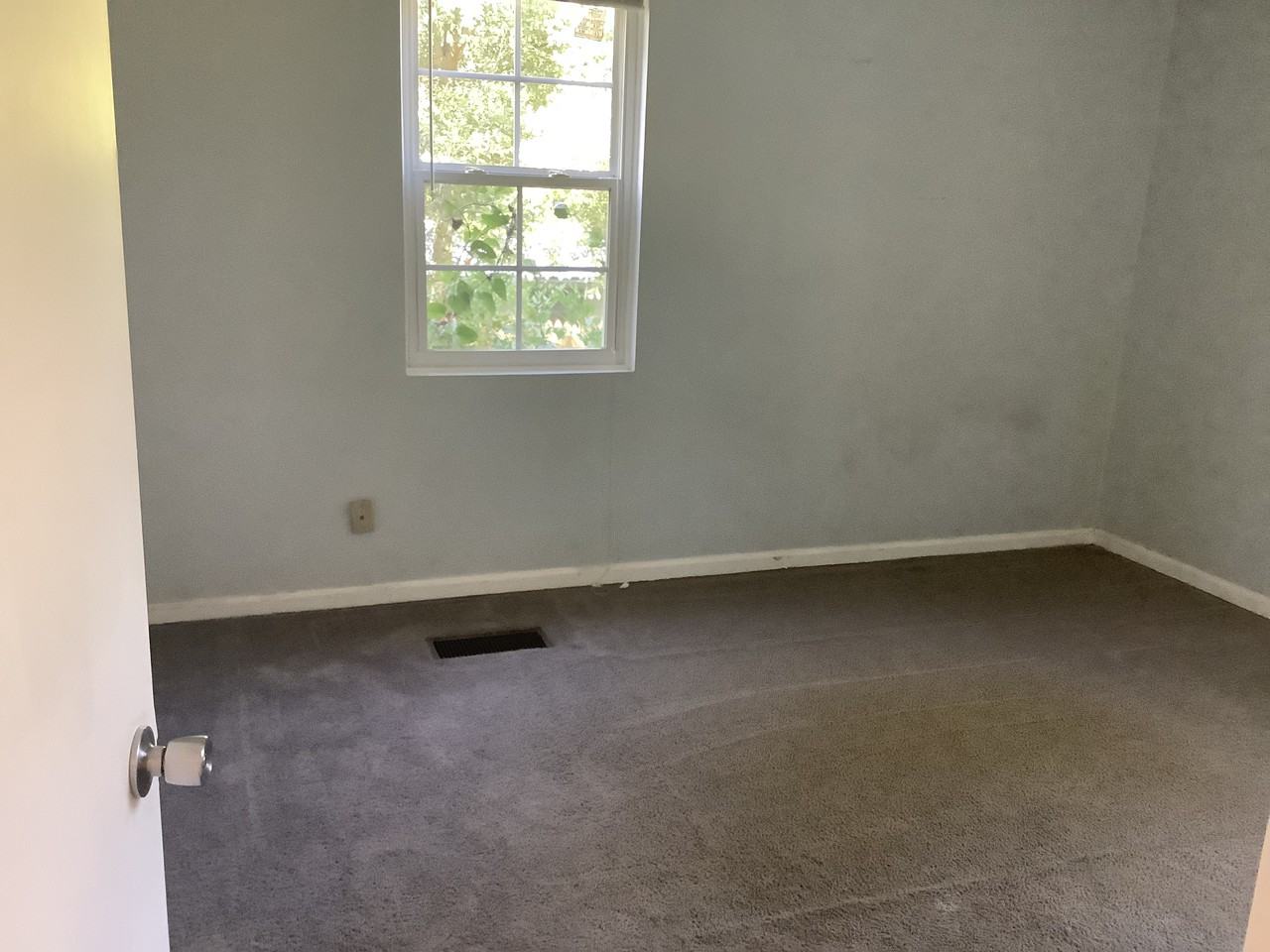 335 Irvin St - Photo 2 of 7