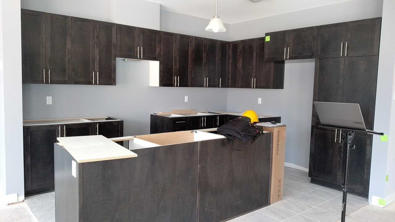 282 Nelson Street East - Photo 3 of 16