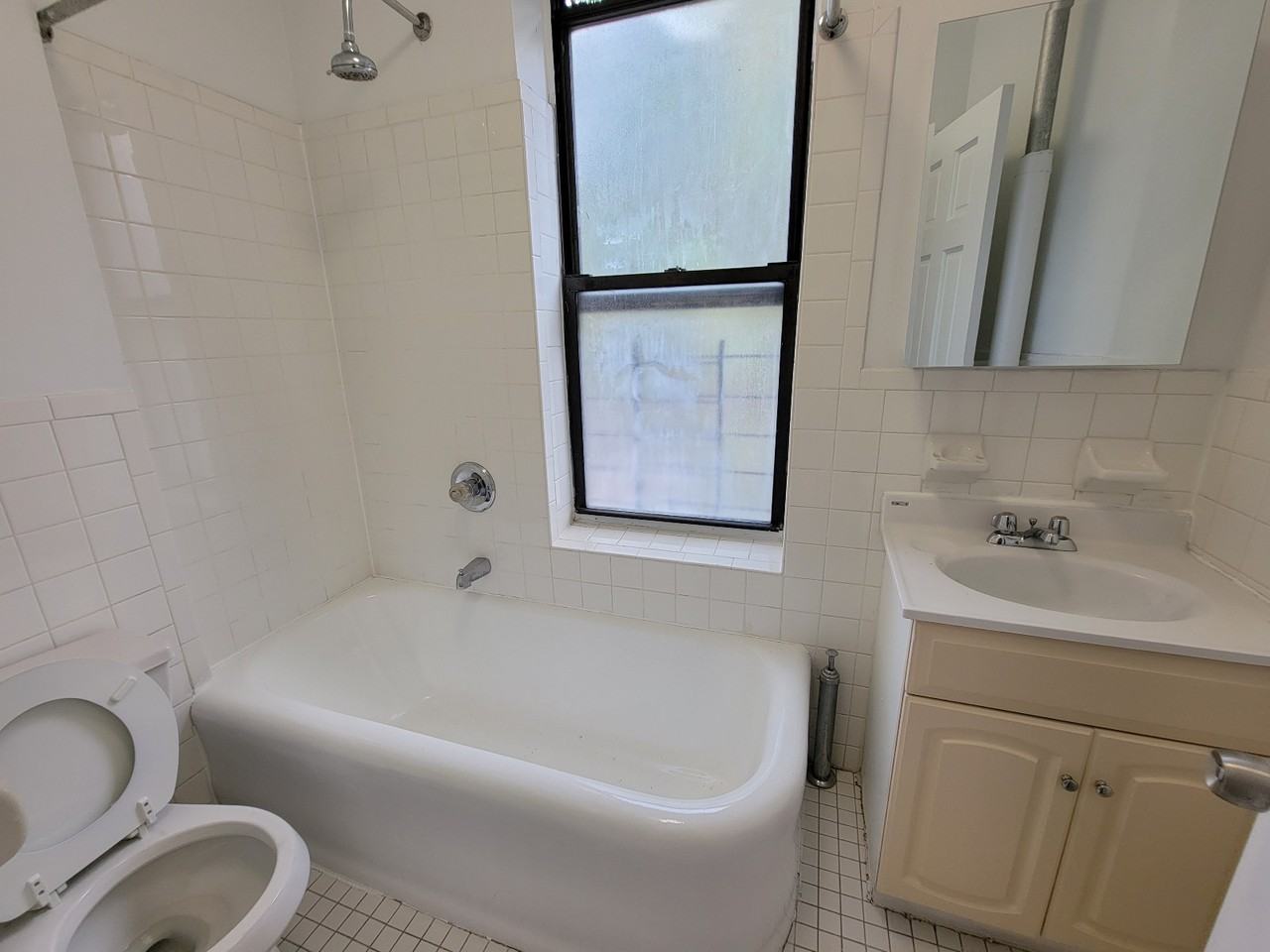 Grand Concourse & E 206th St #B - Photo 3 of 7