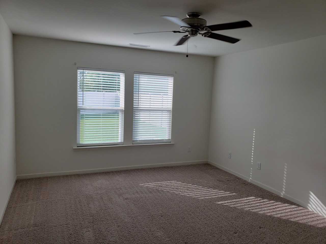 944 Avondale Dr - Photo 3 of 7