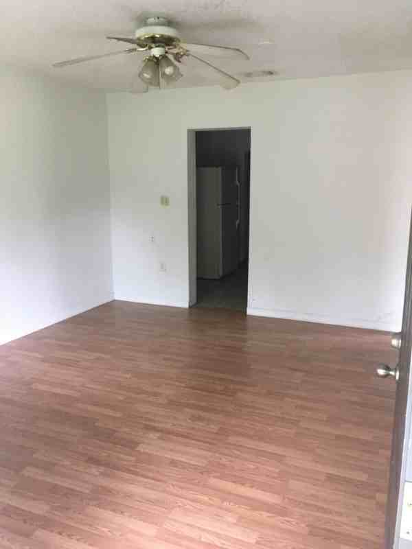 1975 E Wabash St - Photo 3 of 11