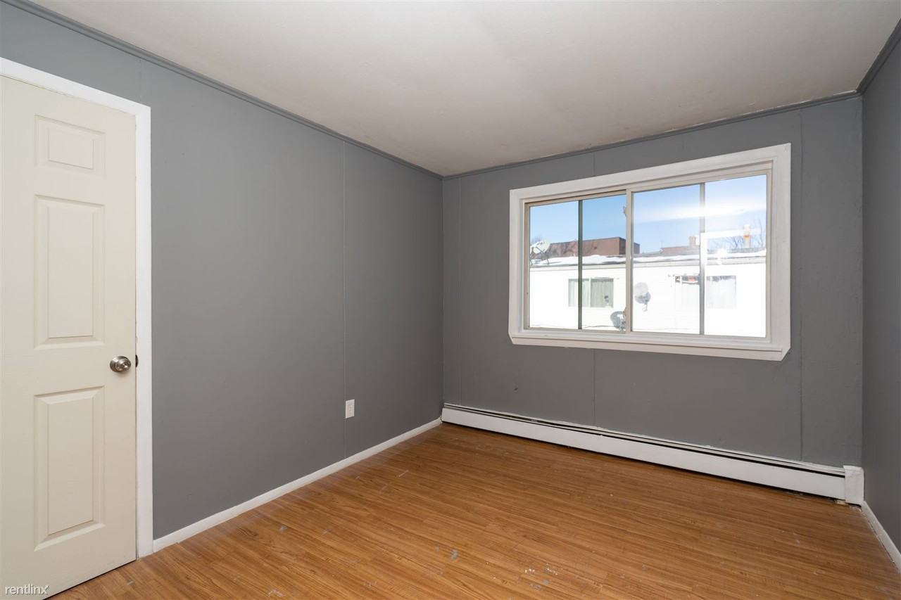 226 Martin St - Photo 2 of 6