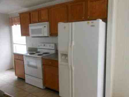 208 Vandemere Rd - Photo 3 of 9