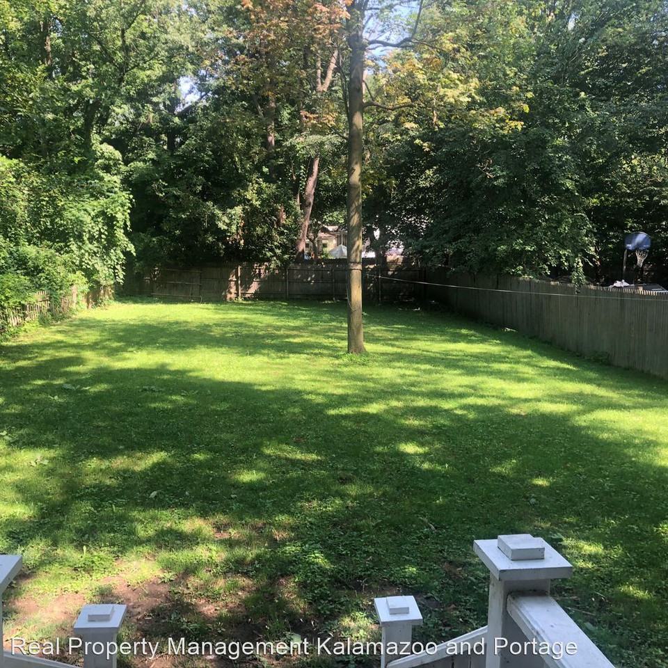 1510 N Church St - Photo 2 of 9