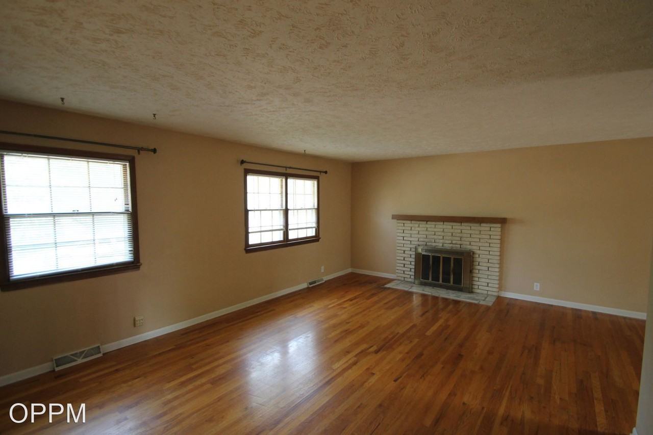 5312 S 106th St - Photo 2 of 23