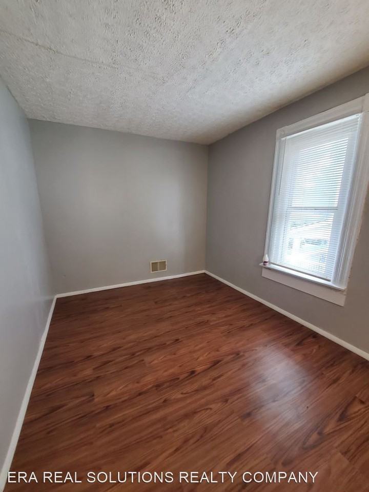 575-577 E Starr Ave. - Photo 3 of 3