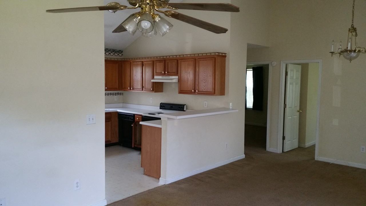 1187 Foxwood Dr - Photo 5 of 11
