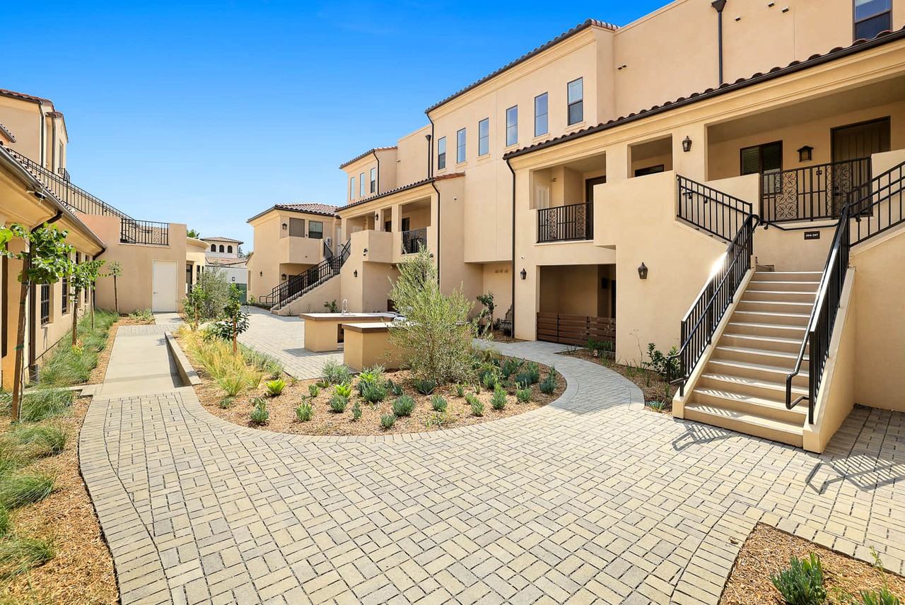 8951 Monte Vista Ave - Photo 4 of 13